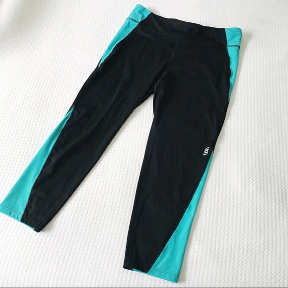 Color Block Capri Compression Leggings - Picture 5 of 6